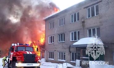 Фото В Златоусте вспыхнул деревообрабатывающий цех (ВИДЕО)