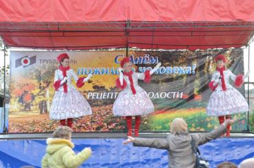 Фото Завод «Трубодеталь» подарил старшему поколению новосинеглазовцев «Рецепты молодости»