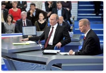 Фото Владимир Путин вновь побил свой рекорд общения с россиянами в прямом эфире