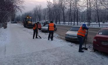 Фото На уборку улиц в Челябинске выведено 158 единиц техники