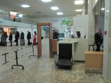 Фото В челябинском аэропорту пассажир оскорбил полицейского