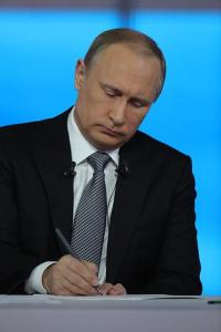 Фото Путин: При реорганизации ФСКН и ФМС массовых сокращений не будет