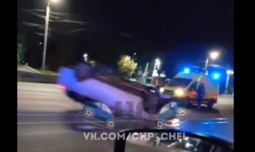 Фото В Челябинске, уходя от ночной погони полицейских, насмерть разбился 35-летний водитель «Лады»