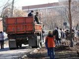 Фото ЧМК совместно с Росприроднадзором провел субботник в парке Тищенко