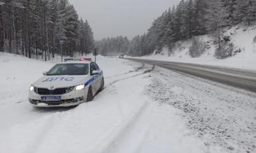 Фото В связи с резким понижением температуры сотрудники ГИБДД переведены на круглосуточный режим несения службы