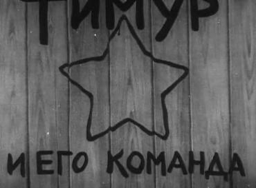 Фото «Тимуровцы» наоборот: при переезде грузчики бросили вещи жительницы Челябинска на улице под дождем 
