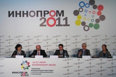 Фото «ИННОПРОМ-2011» продолжает работу