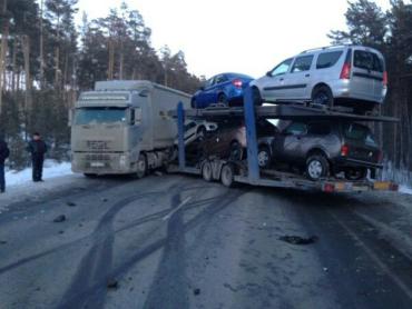 Фото На М5 между Чебаркулем и Миассом встало движение из-за массового ДТП с фурами