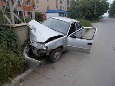 Фото В Чебаркуле пьяный угонщик врезался в электроопору