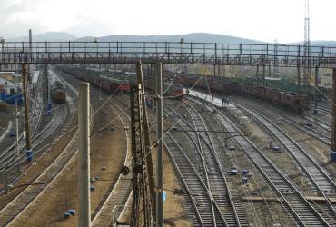 Фото Ток высокого напряжения ударил подростка на железной дороге