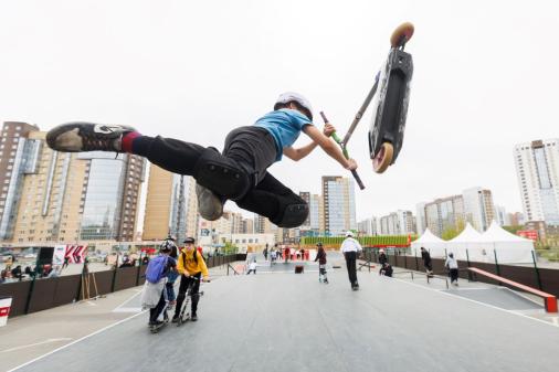 Фото Экстремалы открыли сезон в самом большом в Челябинске скейт-парке