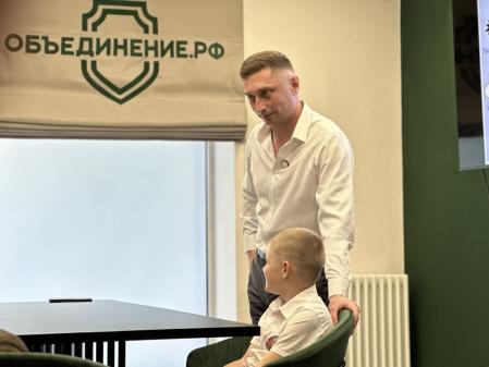 Фото Вернуться и быть нужным: ветеран СВО Александр Заозёров о фронте, депутатской работе и уроках английского для детей