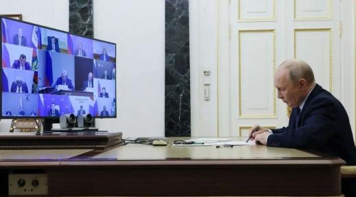 Фото Путин подписал Указ о присвоении звания «Город трудовой доблести» 12 городам, включая три уральских