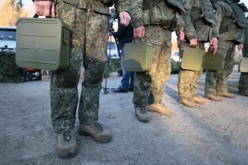 Фото Челябинская область передала отряду БАРС мобильные дома и спецтехнику