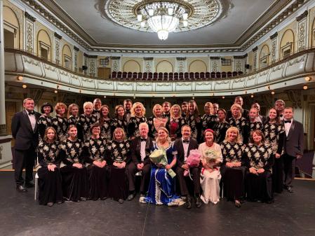 Фото «Мелодии распахнутых сердец» - новая программа юбилейного тура Челябинского «Малахита»