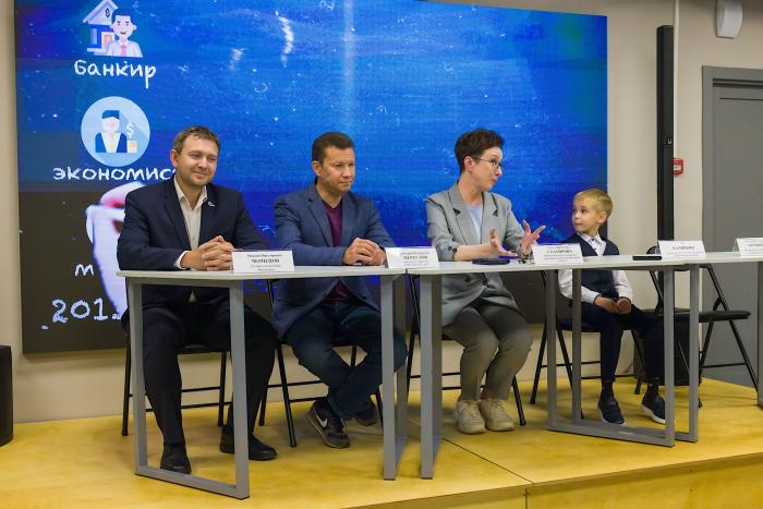 Фото Челябинцев приглашают стать частью «Парада первоклассников-2025»