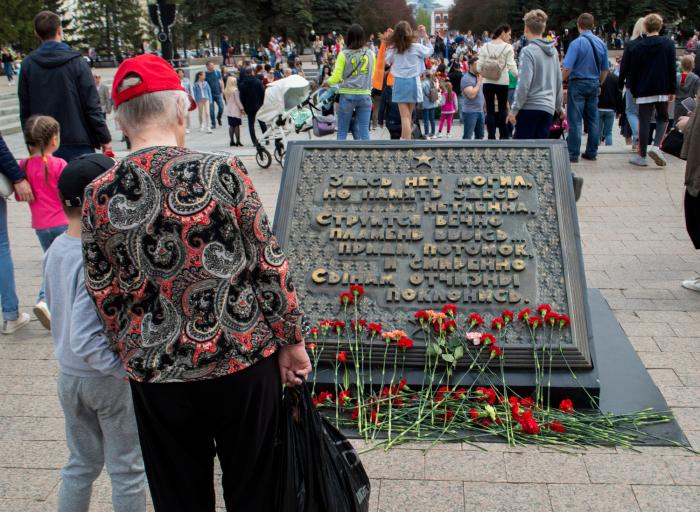 Фото Возложение венков к Вечному огню 9 мая 2021