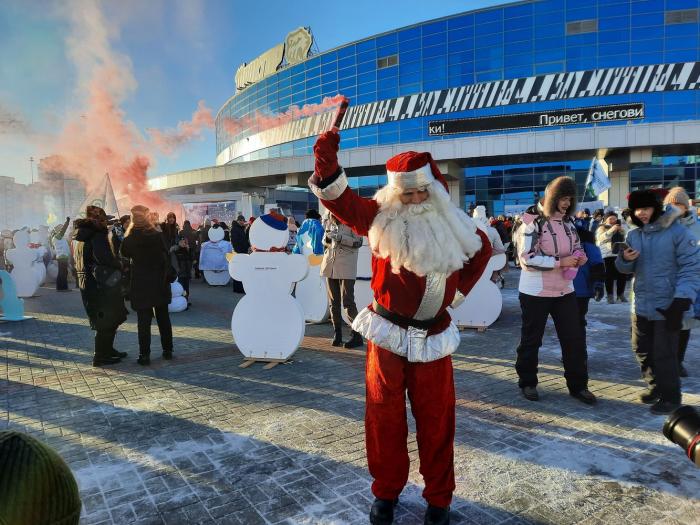 Фото Пенопластовые снеговики и добрые дела: неравнодушные челябинцы исполняют детские мечты