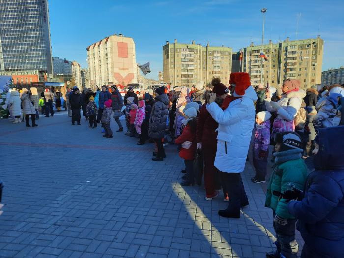 Фото Пенопластовые снеговики и добрые дела: неравнодушные челябинцы исполняют детские мечты