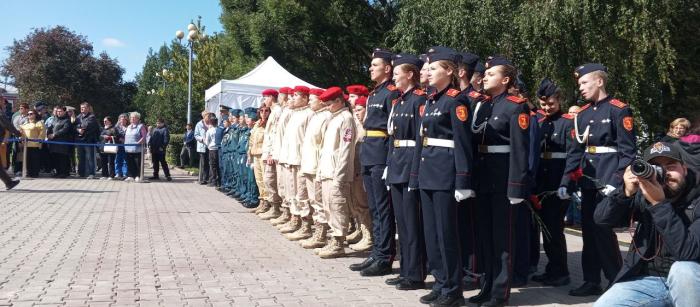 Фото В Челябинске на бульваре Славы открыли памятник защитникам Отечества