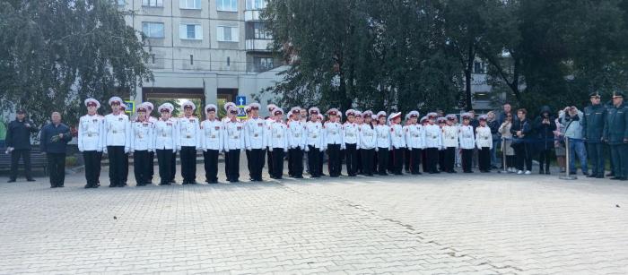 Фото В Челябинске на бульваре Славы открыли памятник защитникам Отечества