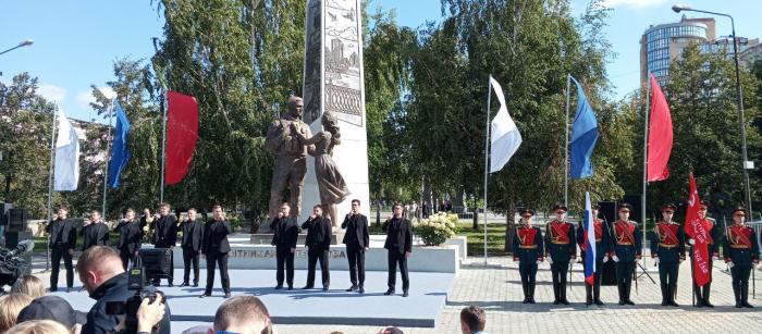 Фото В Челябинске на бульваре Славы открыли памятник защитникам Отечества