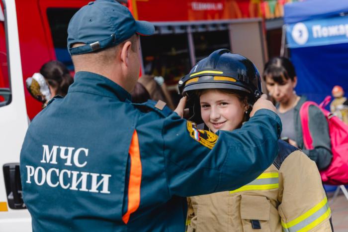 Фото Десять тысяч улыбок, грандиозный марш и новые профессии - как прошёл «Парад первоклассников»