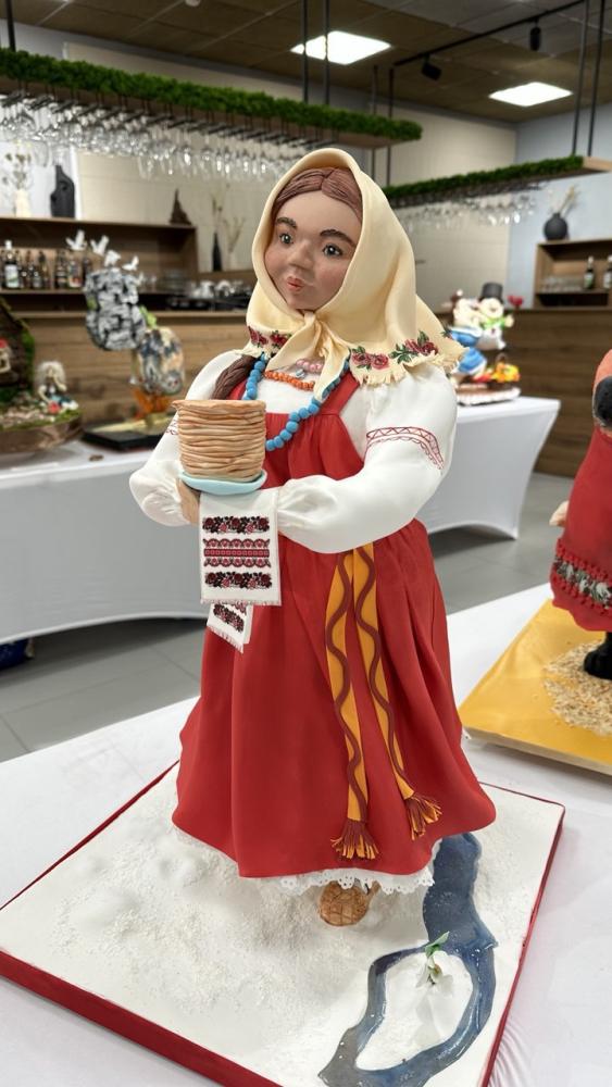 Фото Кондитер из Магнитогорска устроила чемпионат по антигравитационным тортам