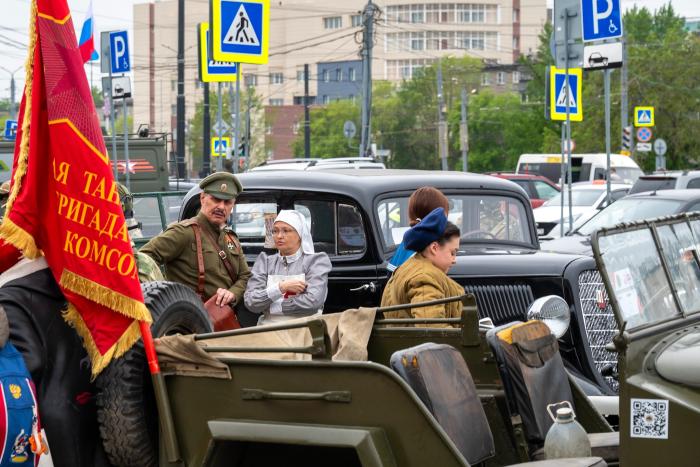 Фото Агитационный поезд Минобороны РФ с трофейной техникой побывал в Челябинске