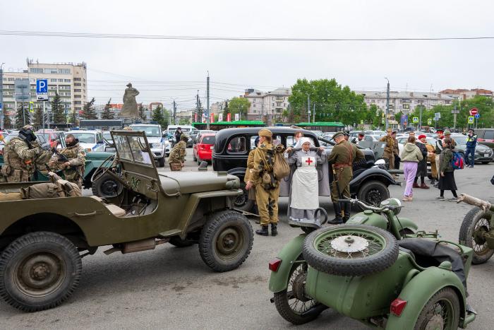 Фото Агитационный поезд Минобороны РФ с трофейной техникой побывал в Челябинске