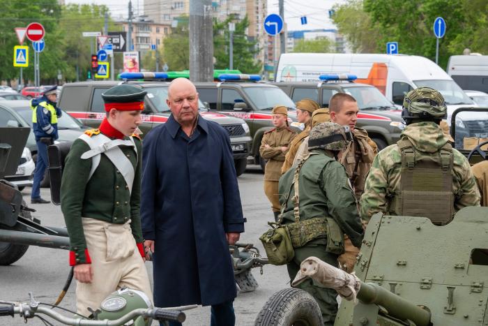 Фото Агитационный поезд Минобороны РФ с трофейной техникой побывал в Челябинске