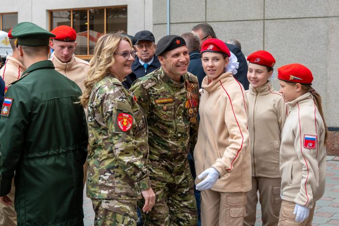 Фото Агитационный поезд Минобороны РФ с трофейной техникой побывал в Челябинске