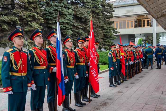 Фото Агитационный поезд Минобороны РФ с трофейной техникой побывал в Челябинске
