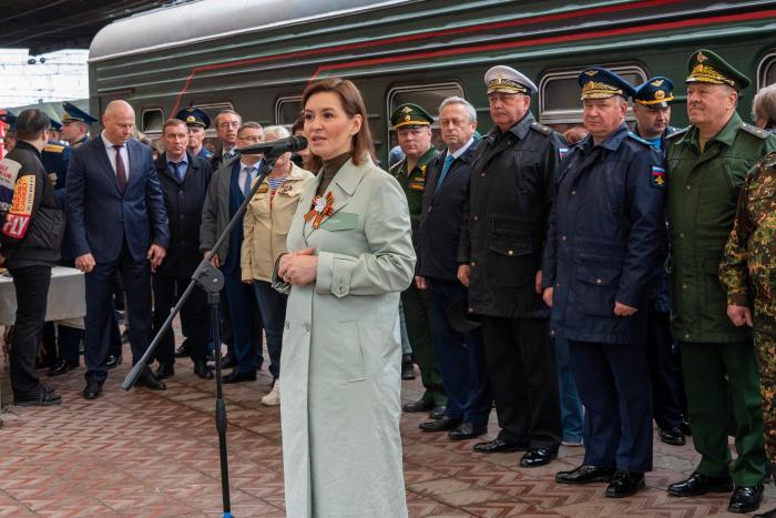 Фото Агитационный поезд Минобороны РФ с трофейной техникой побывал в Челябинске