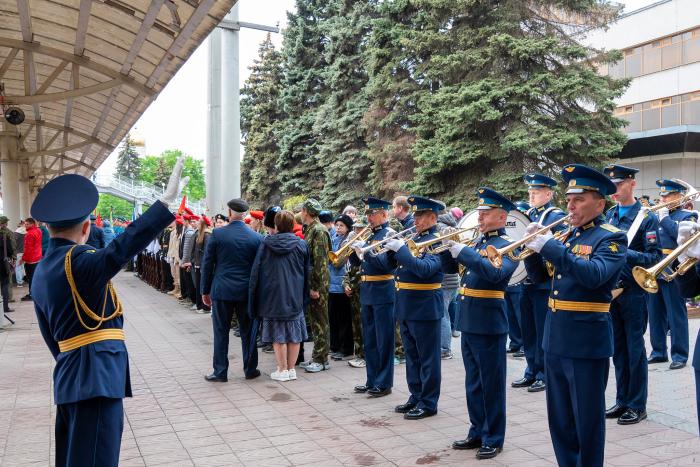 Фото Агитационный поезд Минобороны РФ с трофейной техникой побывал в Челябинске