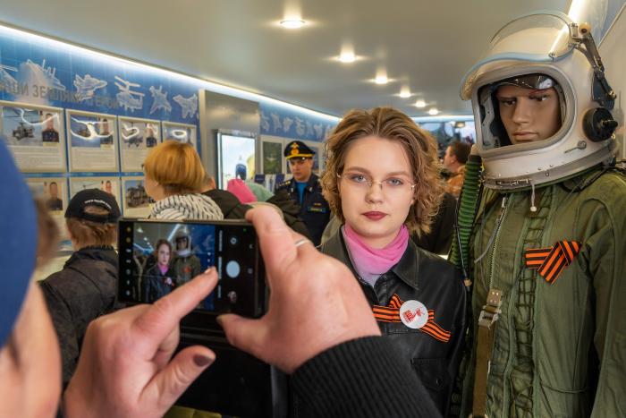 Фото Агитационный поезд Минобороны РФ с трофейной техникой побывал в Челябинске