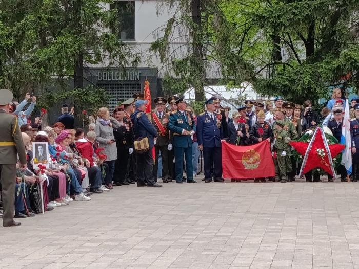 Фото То, что вечно: торжественная церемония возложения цветов к Вечному огню в Челябинске