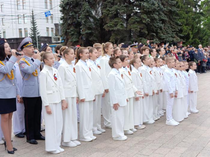 Фото То, что вечно: торжественная церемония возложения цветов к Вечному огню в Челябинске
