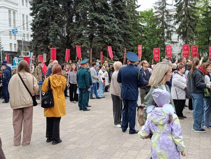 Фото То, что вечно: торжественная церемония возложения цветов к Вечному огню в Челябинске