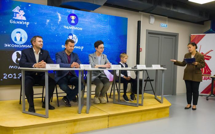 Фото Челябинцев приглашают стать частью «Парада первоклассников-2025»