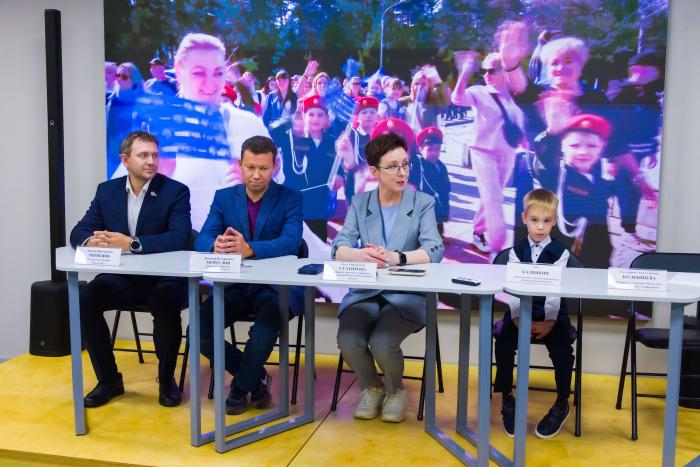 Фото Челябинцев приглашают стать частью «Парада первоклассников-2025»