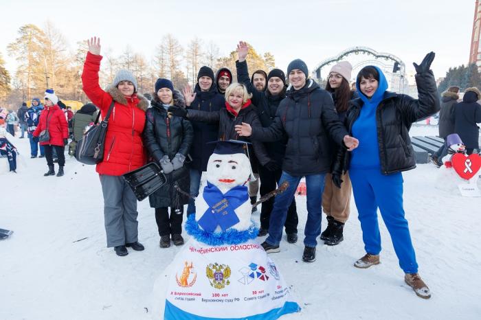 Фото Снеговики-добряки на челябинском флешмобе