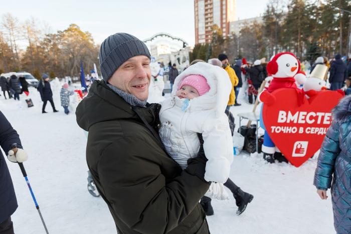 Фото Снеговики-добряки на челябинском флешмобе