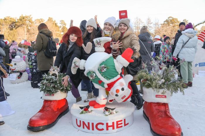 Фото Снеговики-добряки на челябинском флешмобе