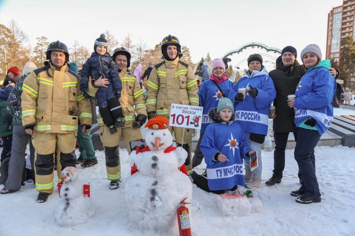 Фото Снеговики-добряки на челябинском флешмобе