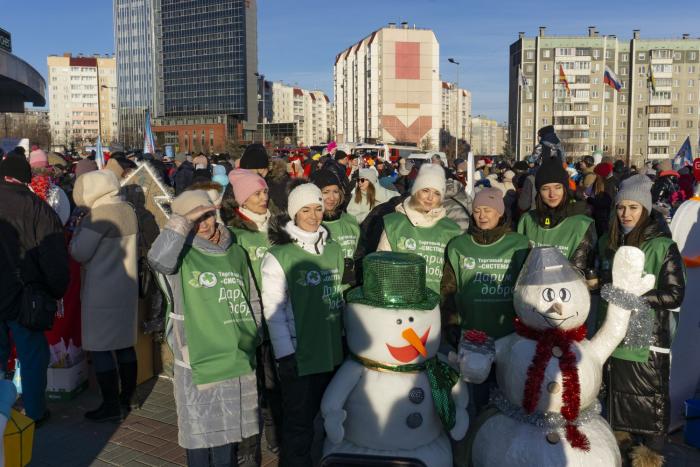 Фото Пенопластовые снеговики и добрые дела: неравнодушные челябинцы исполняют детские мечты