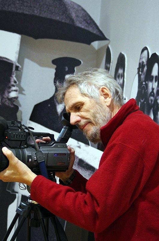 Фото С выставки Сергея Жаткова «На пути к истине»