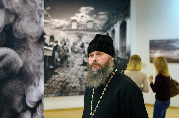 Фото С выставки Сергея Жаткова «На пути к истине»