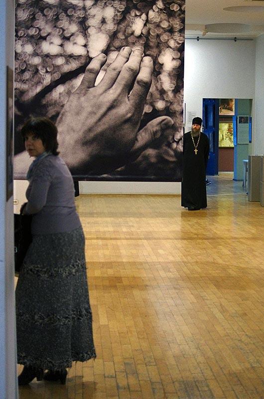 Фото С выставки Сергея Жаткова «На пути к истине»