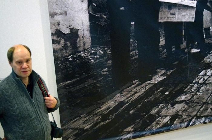 Фото С выставки Сергея Жаткова «На пути к истине»
